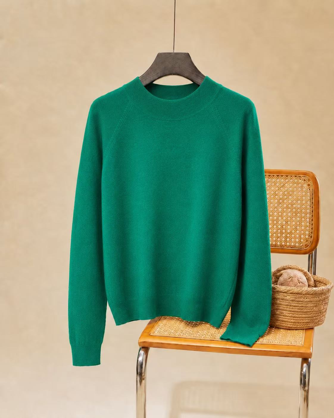 YWÉRA Pure Cashmere Women’s Classic Crewneck Sweater