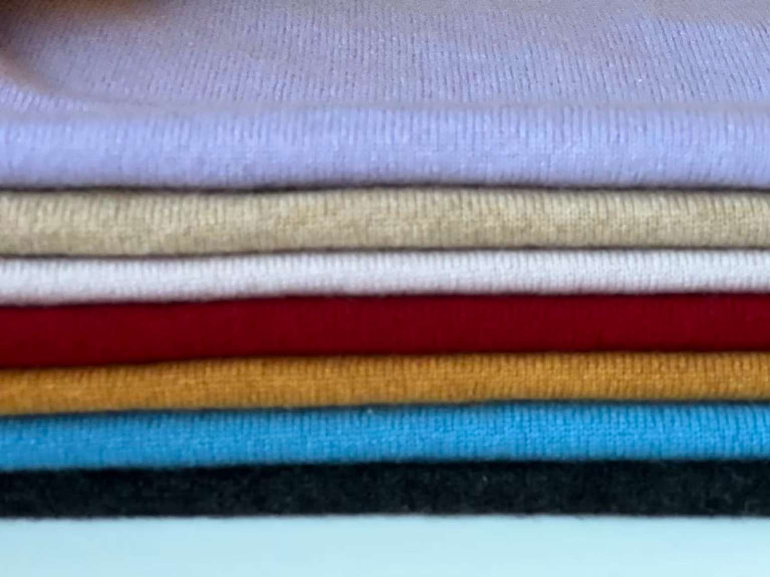 YWÉRA Pure Cashmere Women’s Classic Crewneck Sweater