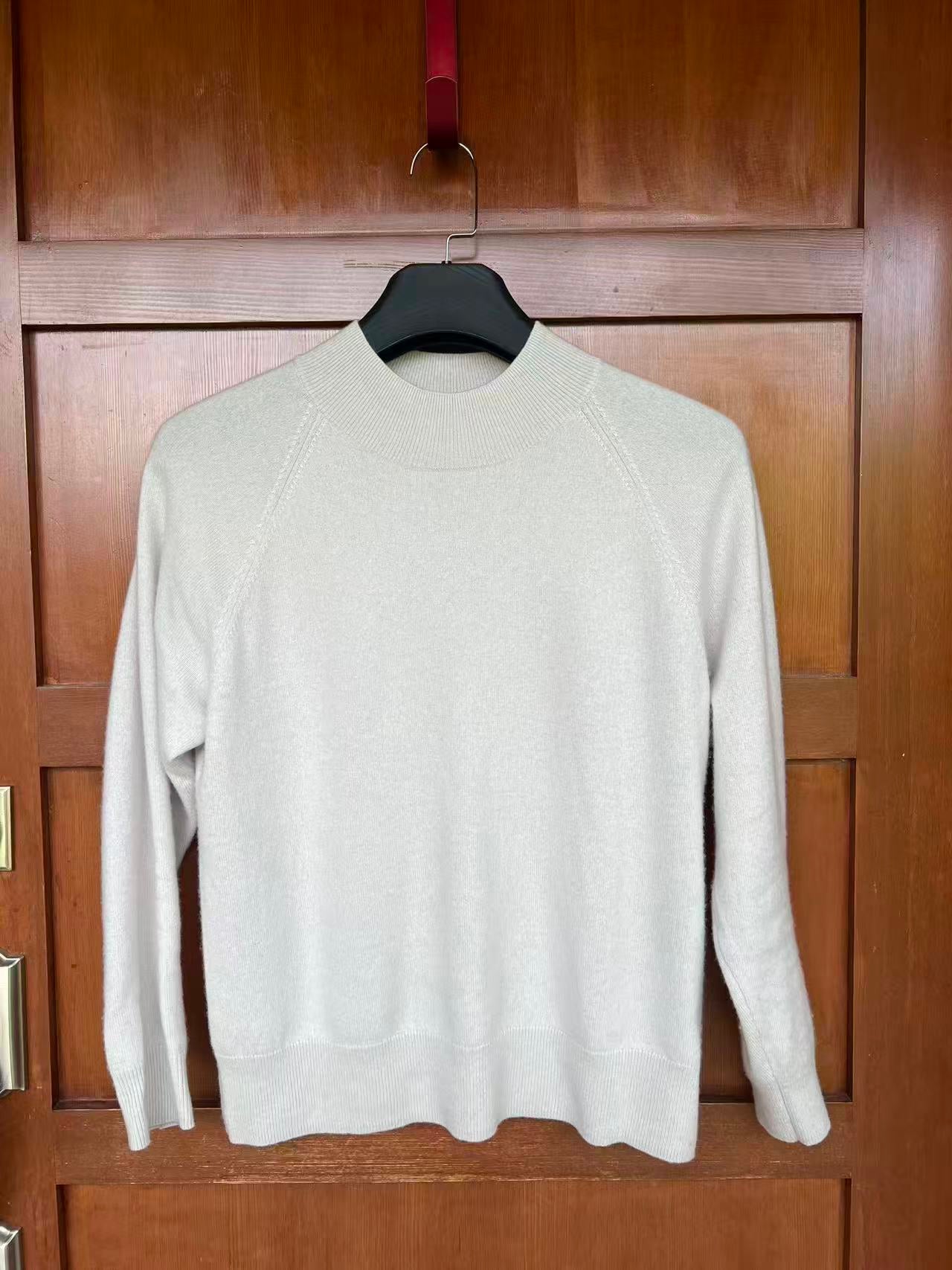 YWÉRA Pure Cashmere Women’s Classic Crewneck Sweater