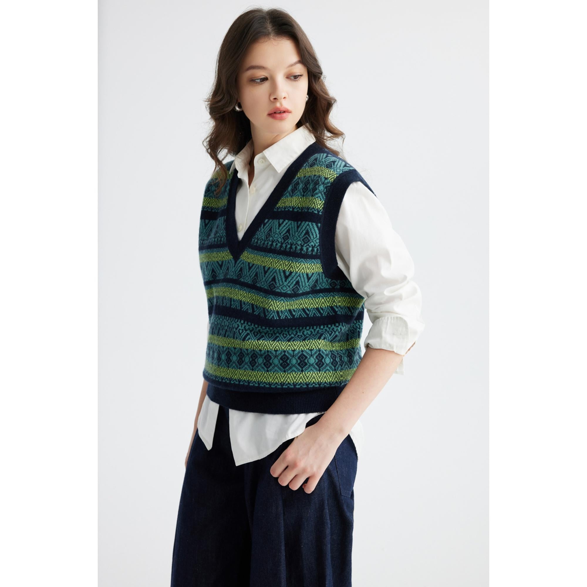 YWÉRA Pure Cashmere Vest — White Jacquard, Dark blue Jacquard