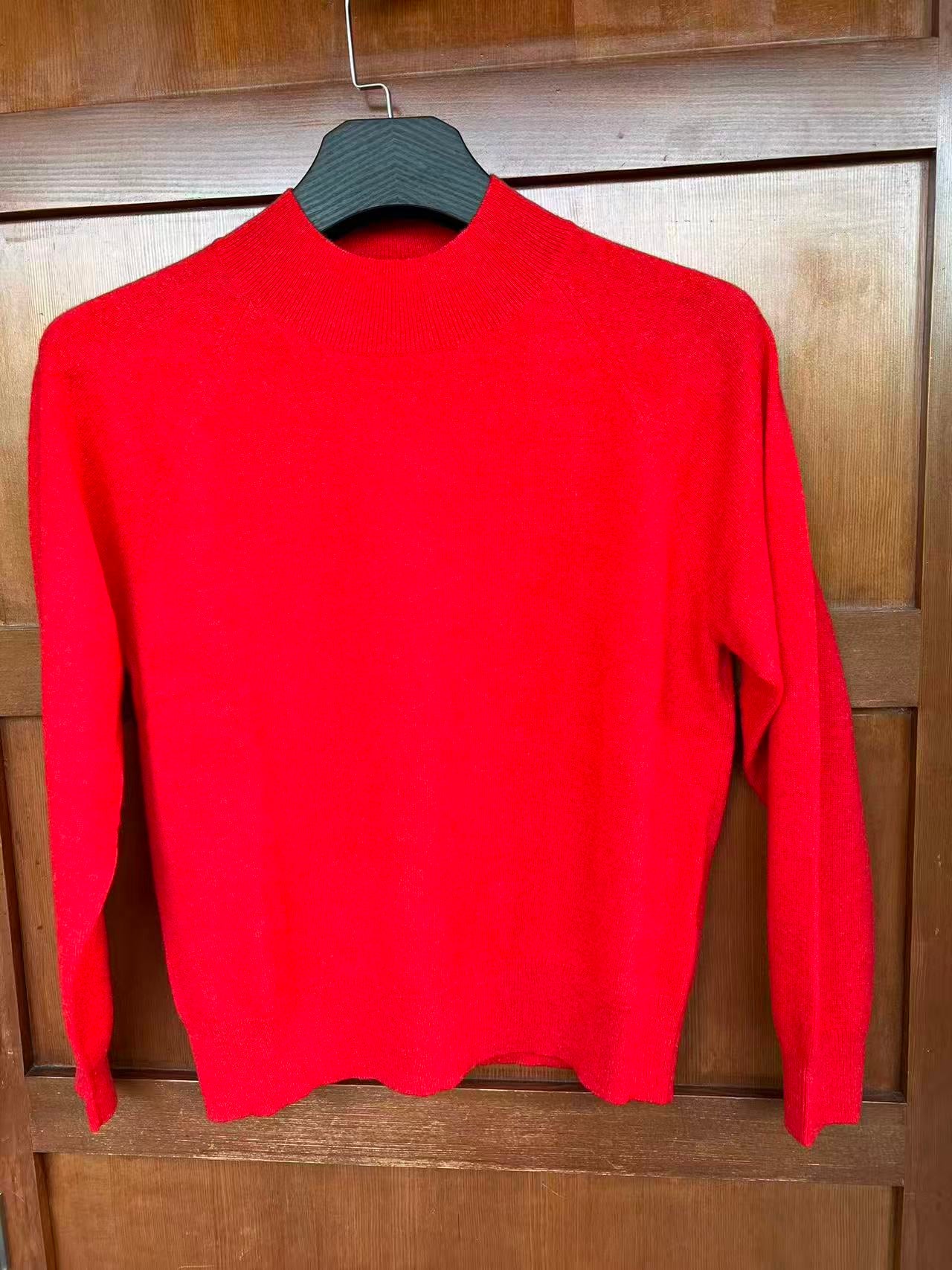 YWÉRA Pure Cashmere Women’s Classic Crewneck Sweater