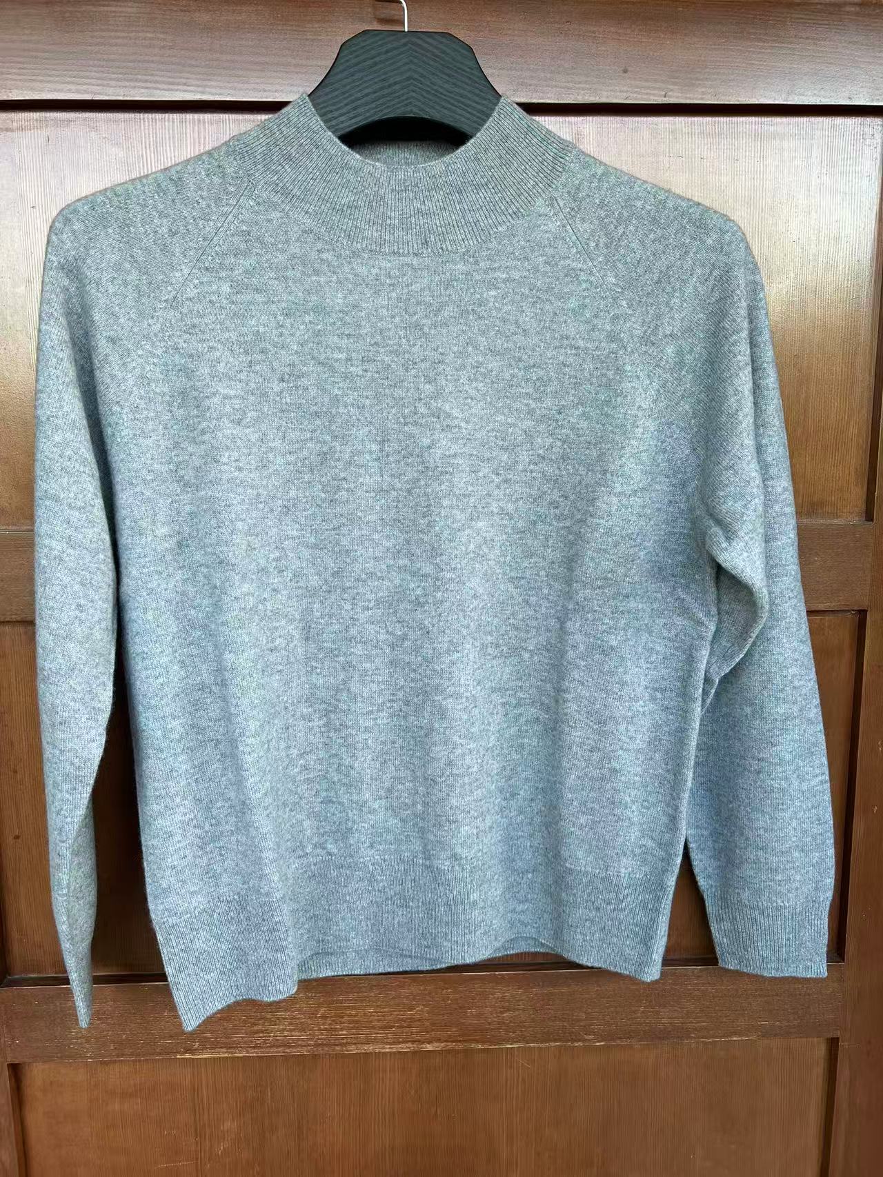 YWÉRA Pure Cashmere Women’s Classic Crewneck Sweater