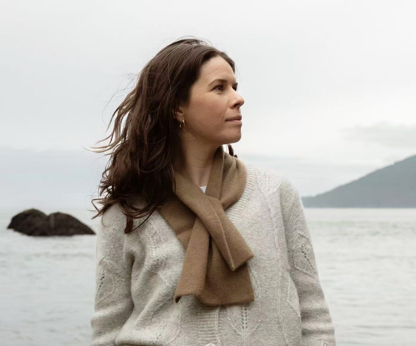 YWÉRA Unisex Cashmere Pull-Through Scarf