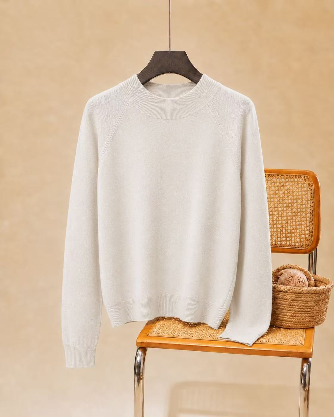 YWÉRA Pure Cashmere Women’s Classic Crewneck Sweater