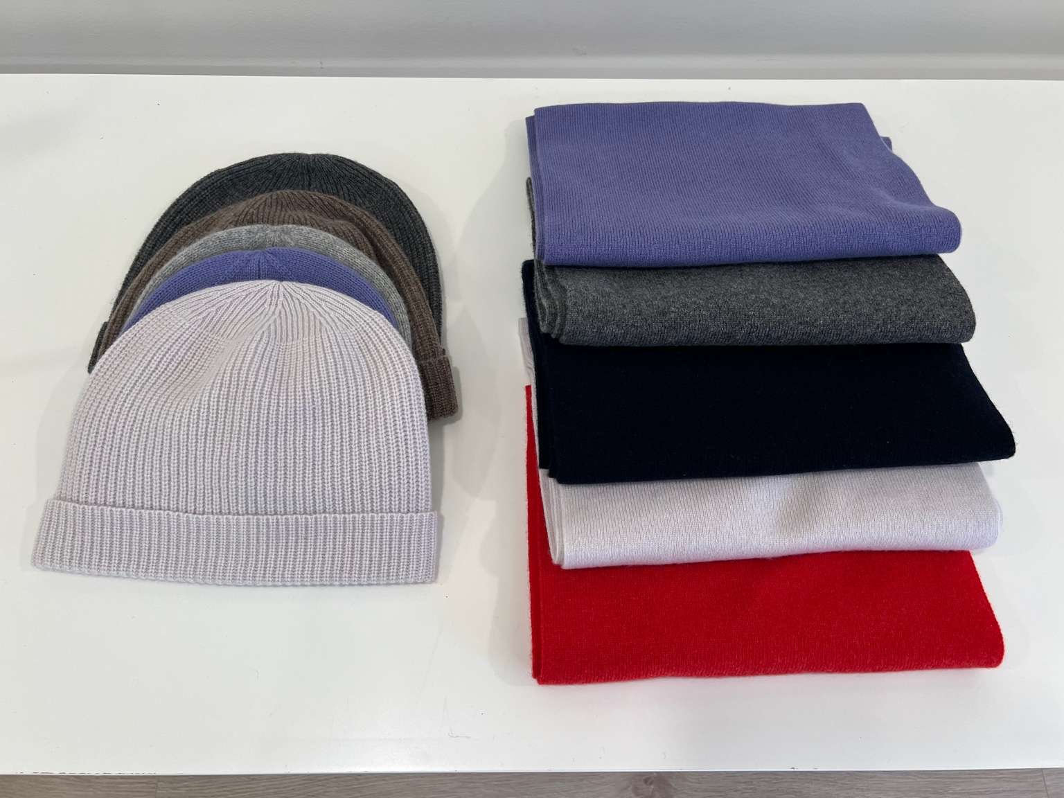 YWÉRA Pure Cashmere Beanie