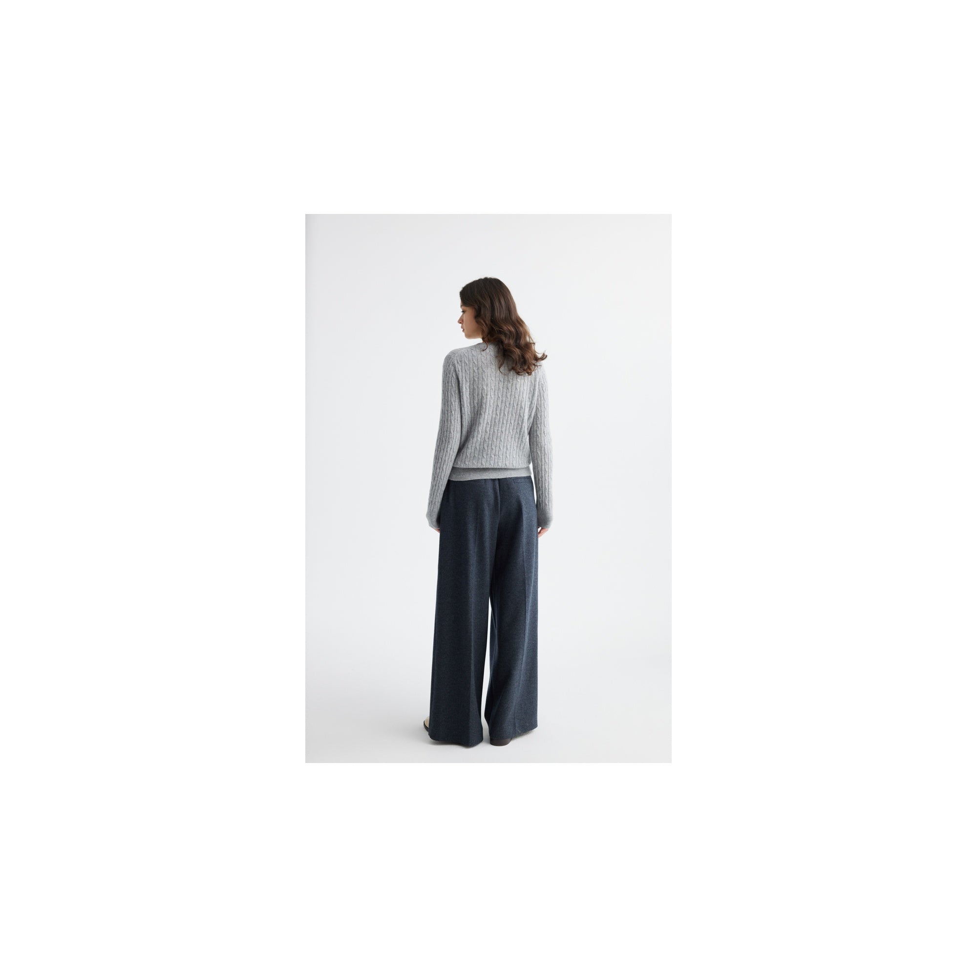 YWÉRA 100% Cashmere Cable-Knit Sweater