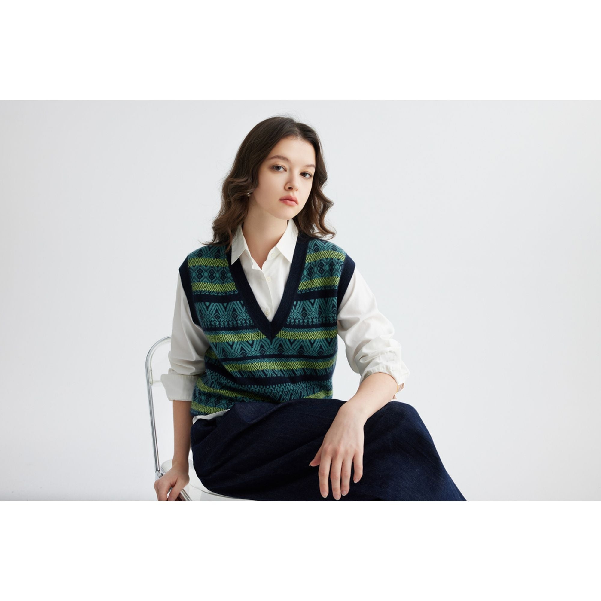 YWÉRA Pure Cashmere Vest — White Jacquard,  Dark blue Jacquard