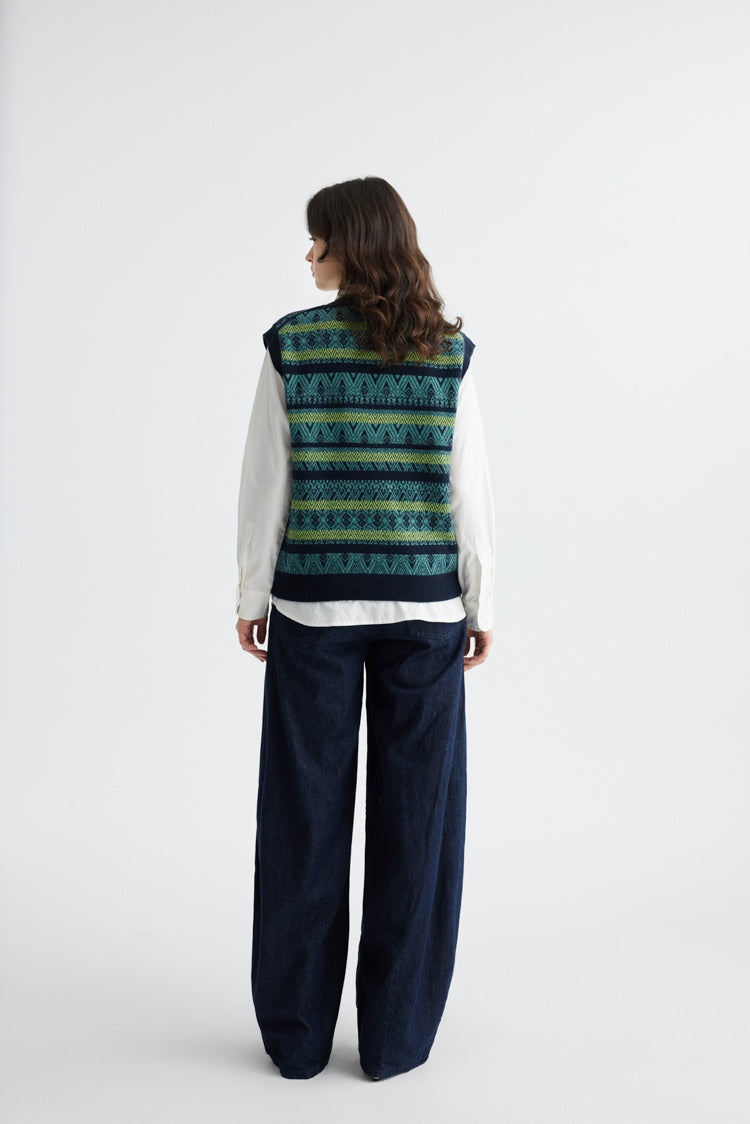 YWÉRA Pure Cashmere Vest — White Jacquard,  Dark blue Jacquard
